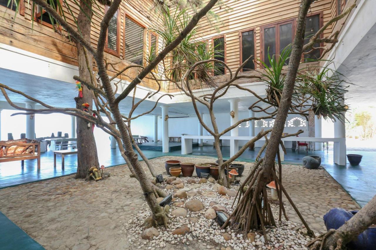 Villa Danialla Beach Resort Kampong Ayer Terjun Pinang Екстер'єр фото