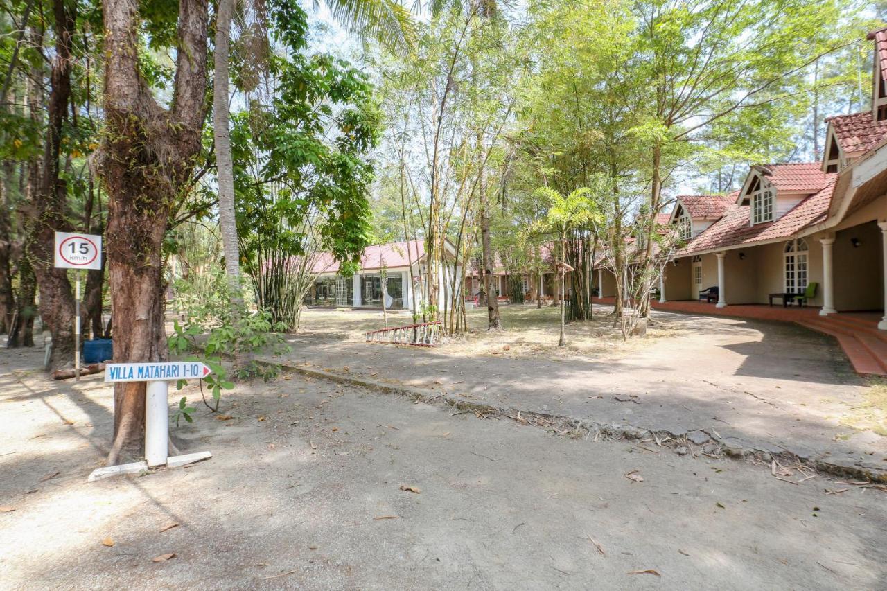 Villa Danialla Beach Resort Kampong Ayer Terjun Pinang Екстер'єр фото