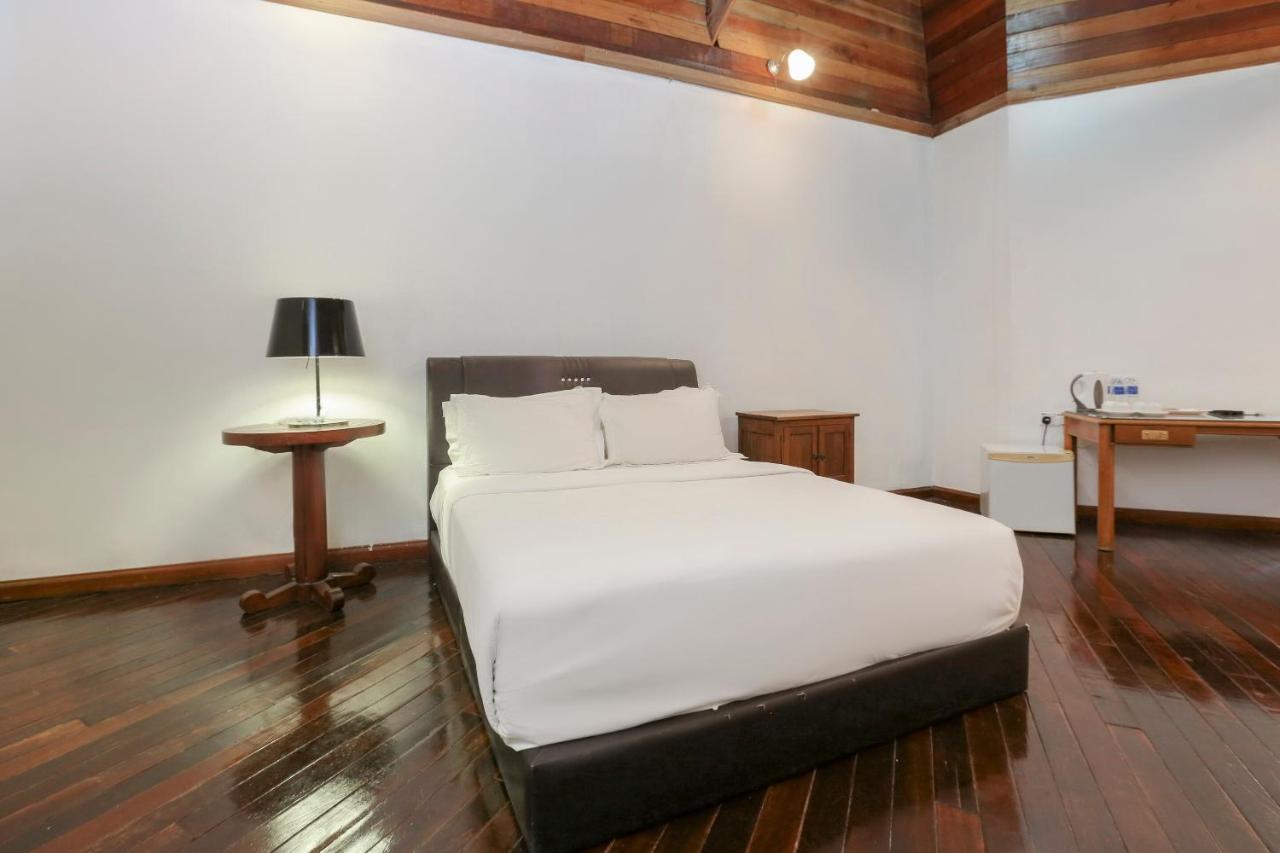 Villa Danialla Beach Resort Kampong Ayer Terjun Pinang Екстер'єр фото