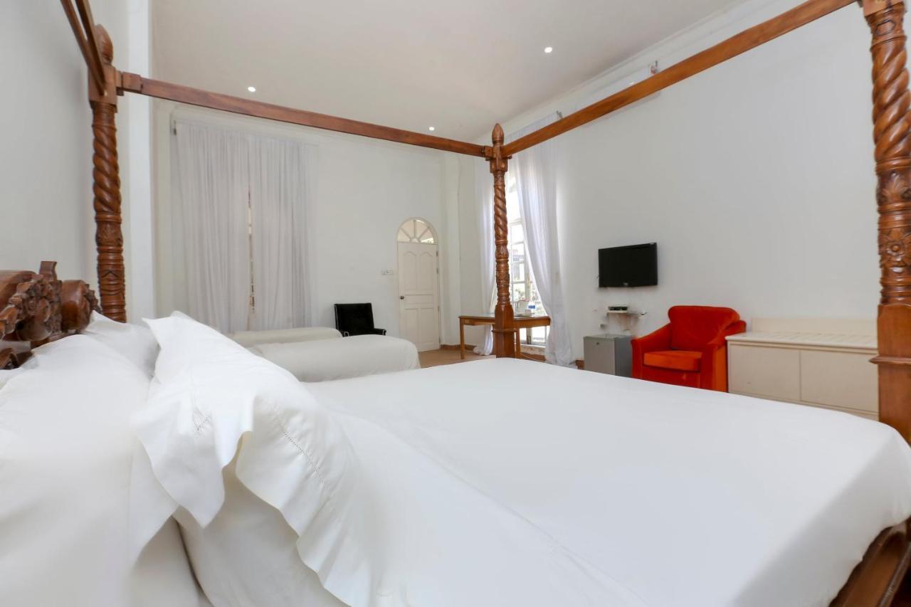 Villa Danialla Beach Resort Kampong Ayer Terjun Pinang Екстер'єр фото