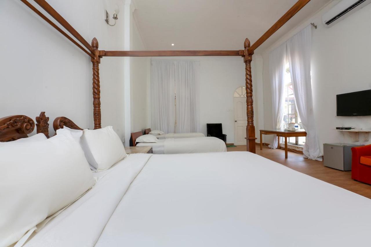 Villa Danialla Beach Resort Kampong Ayer Terjun Pinang Екстер'єр фото