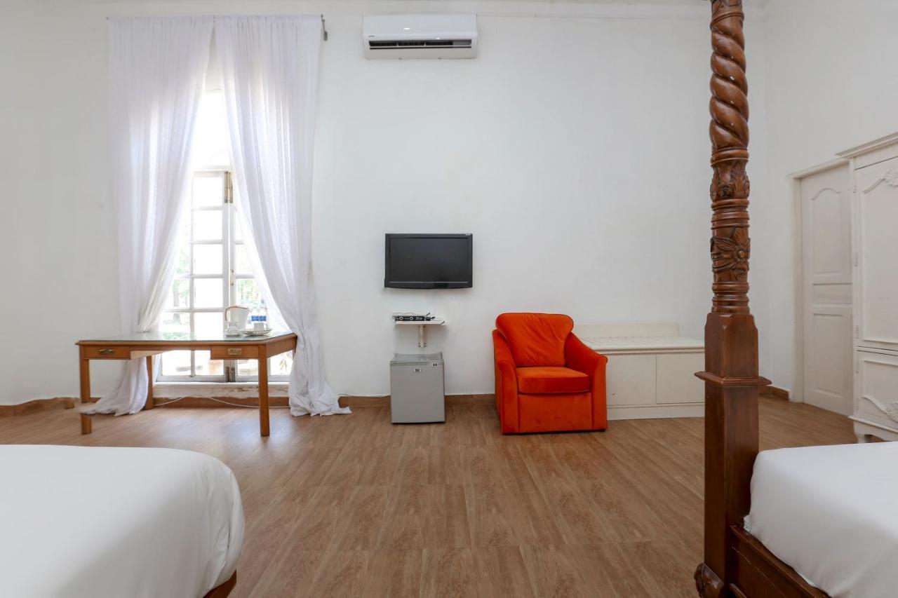 Villa Danialla Beach Resort Kampong Ayer Terjun Pinang Екстер'єр фото